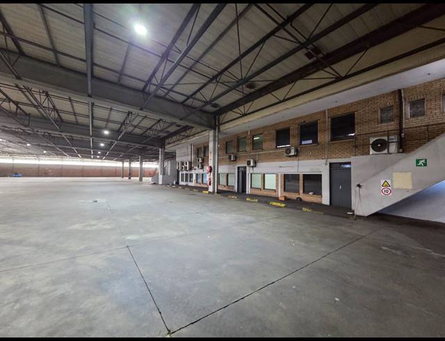7,300M² WAREHOUSE TO LET IN MEREBANK EAST